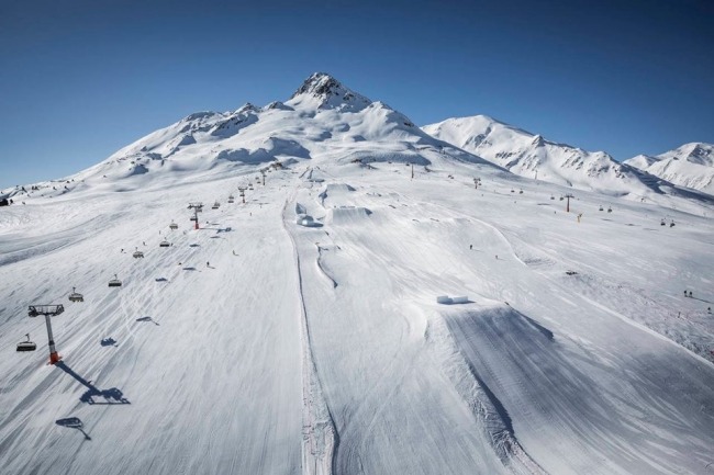 Luftaufnahme (Skigebiet mit Snowpark)